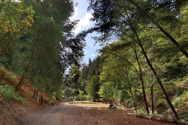 16770 Redwood Lodge Road, Los Gatos CA: https://media.crmls.org/mediaz/0cb25ac5-12b4-4b2d-ac0d-aa04f9a6f567.jpg