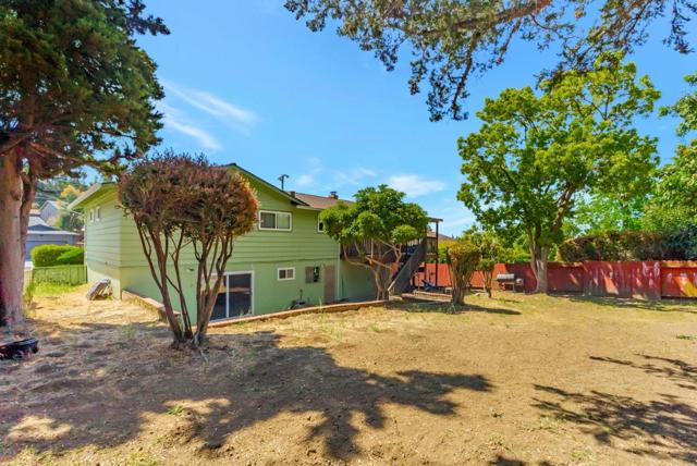 33 Woodcliff Court, Oakland CA: https://media.crmls.org/mediaz/0cb28103-5a53-487e-b807-74c4f88c4641.jpg