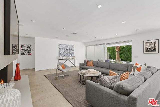 475 W Stevens Road, Palm Springs CA: https://media.crmls.org/mediaz/0cb2c530-19d7-4ba2-aa31-ec58f26a0bd4.jpg