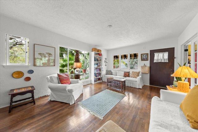 989 Madison Street, Monterey CA: https://media.crmls.org/mediaz/0cb2f960-1aa3-4fb5-b131-f19cafd218b9.jpg