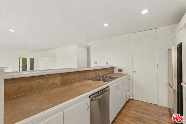 1237 Hilldale Avenue, West Hollywood CA: https://media.crmls.org/mediaz/0cb3daf9-dbd1-4022-8b9b-a65d3e3a240a.jpg