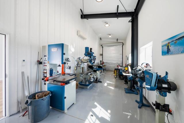 24949 Thunder Mountain Road, Ramona CA: https://media.crmls.org/mediaz/0cb3db5b-59e4-4a9e-89fe-bc54e966da43.jpg