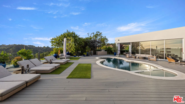 2630 EDEN Place, Beverly Hills CA: https://media.crmls.org/mediaz/0cb3dd4f-2bce-4be7-9dc5-9f6b1a8391d1.jpg