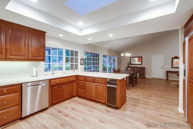 16657 Valle Verde Rd, Poway CA: https://media.crmls.org/mediaz/0cb40fbe-b355-45cf-831a-101c3c26c6b2.jpg