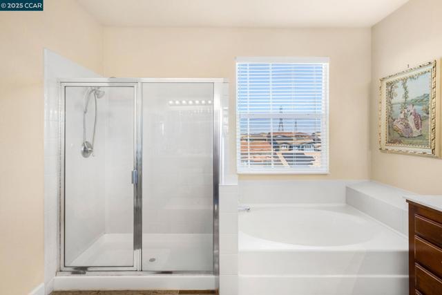 1426 Santa Teresa Dr, Pittsburg CA: https://media.crmls.org/mediaz/0cb43d74-dcb3-44fe-bfa2-d2a18294dc27.jpg