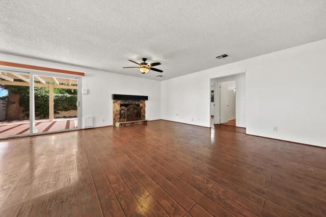 52600 Avenida Herrera, La Quinta CA: https://media.crmls.org/mediaz/0cb484a3-e6d1-4595-a9bb-f3e60edae6d0.jpg