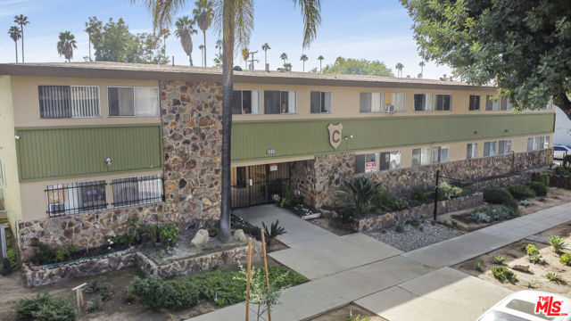 1806 Loma Vista Street, Riverside CA: https://media.crmls.org/mediaz/0cb4ac42-7c86-46c7-8019-22021dd780ea.jpg