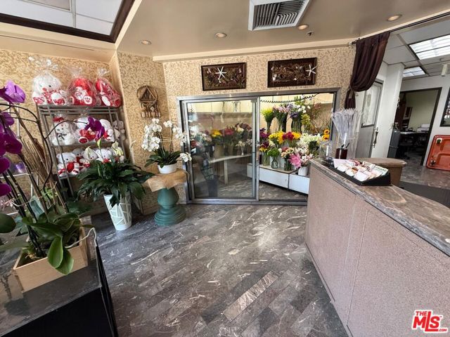 515 S Olive Street, Los Angeles CA: https://media.crmls.org/mediaz/0cb51bde-ffde-4f22-9173-e03556714fed.jpg