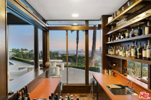 1760 Carla, Beverly Hills CA: https://media.crmls.org/mediaz/0cb5b528-298f-437d-bfcf-9b07e131beb9.jpg