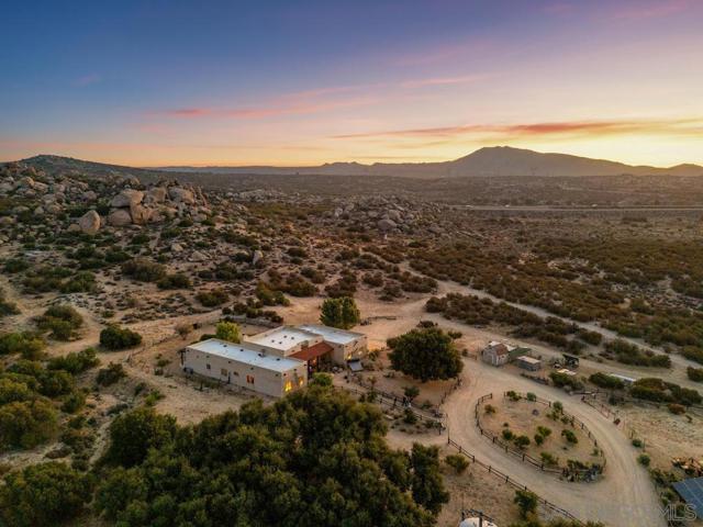 40760 Old Highway 80, Boulevard CA: https://media.crmls.org/mediaz/0cb61593-d7b0-4b66-b62c-7da5bacea9d3.jpg