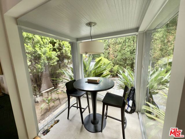 2714 4th Street, Santa Monica CA: https://media.crmls.org/mediaz/0cb633eb-d047-41c3-9212-2c016d4e6e72.jpg