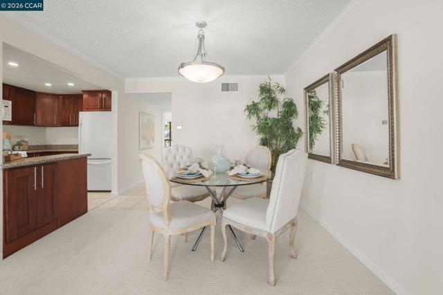 1525 Canyonwood Ct, Walnut Creek CA: https://media.crmls.org/mediaz/0cb6935a-4e17-489f-ac62-4dbd15713890.jpg