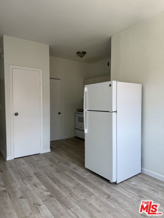 920 S Hobart Boulevard, Los Angeles CA: https://media.crmls.org/mediaz/0cb6e70d-b2ec-49fb-97b7-8118ac620e0f.jpg