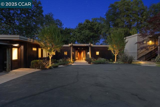 39 El Toyonal, Orinda CA: https://media.crmls.org/mediaz/0cb71bfd-86f3-4cdd-a630-320e3d3ec5c6.jpg