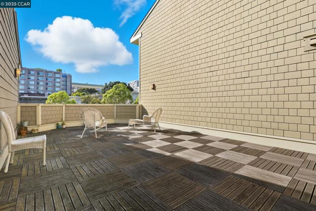 1700 Gough St, San Francisco CA: https://media.crmls.org/mediaz/0cb7aaef-370e-41be-a824-f24508306202.jpg