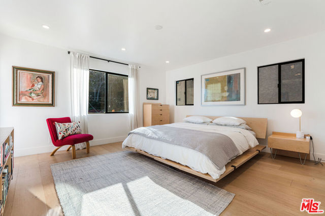 3850 Udell Court, Los Angeles CA: https://media.crmls.org/mediaz/0cb7aca8-6f53-4ea4-ab9b-570e68a01216.jpg