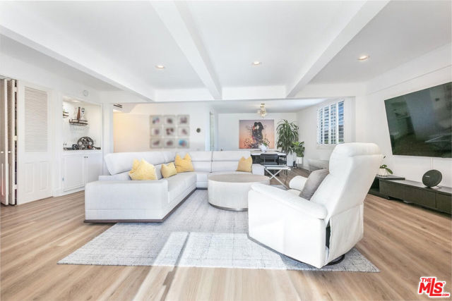 Drew Fenton | 2385 Roscomare Road Los Angeles CA | MLS: 7556899