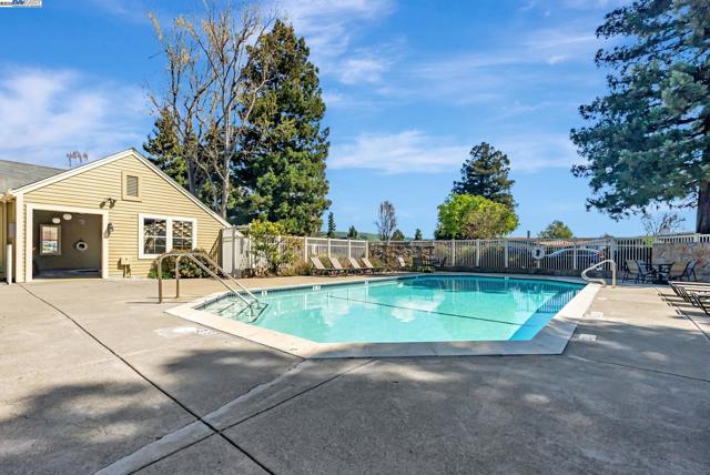 29270 Sandburg Way, Hayward CA: https://media.crmls.org/mediaz/0cb8036d-d3d1-4752-aee9-cab549280c63.jpg