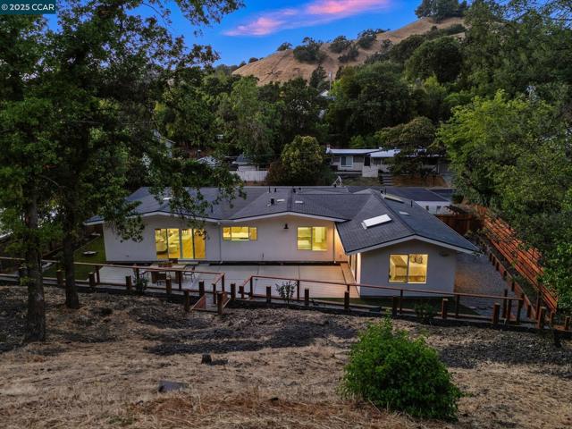 1717 Springbrook Rd, Lafayette CA: https://media.crmls.org/mediaz/0cb83a63-deff-40fe-ba8b-4a97458bbe34.jpg