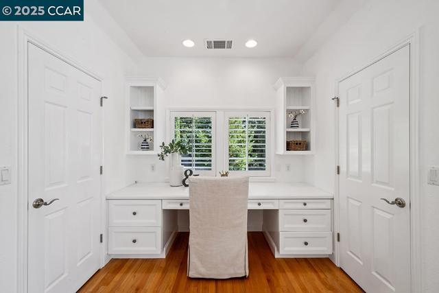231 Sundown Ter, Orinda CA: https://media.crmls.org/mediaz/0cb88c2f-32cb-4f09-bdf4-df0b04c9b8dc.jpg