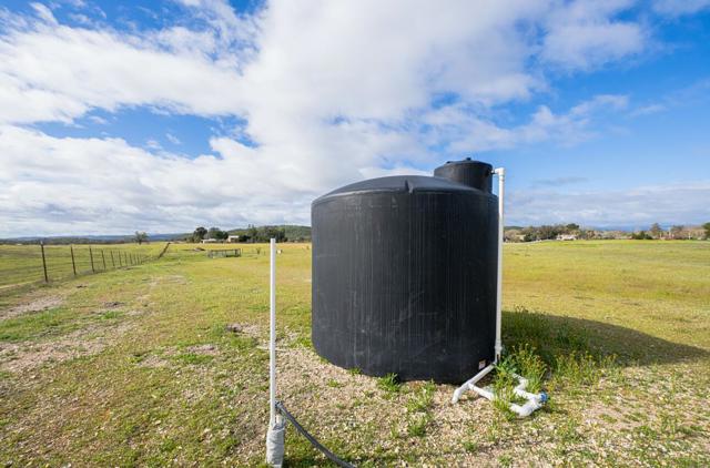 50255 Adobe Place, Bradley CA: https://media.crmls.org/mediaz/0cb93ddf-a0a5-4900-bc00-e651977f69e9.jpg