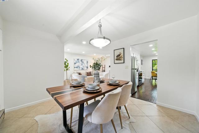 1116 Brewster Ave, Redwood City CA: https://media.crmls.org/mediaz/0cb94dd8-f9e5-4667-8f64-774779bef168.jpg
