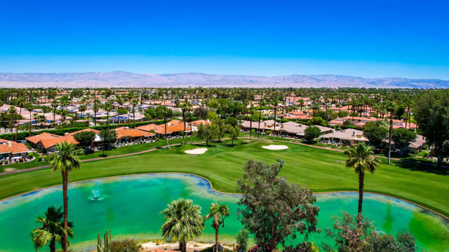 352 Villena Way, Palm Desert CA: https://media.crmls.org/mediaz/0cb97fad-2a54-4fec-b938-eaf7ea8859dd.jpg