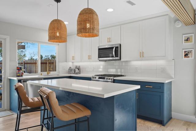 Detail Gallery Image 7 of 47 For 1860 Purdue Ct, Oceanside,  CA 92056 - 3 Beds | 2 Baths