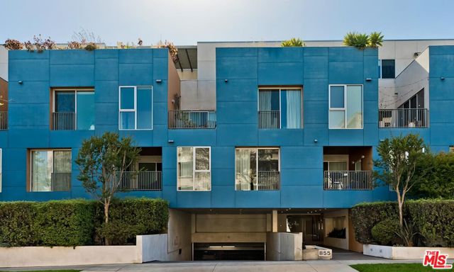 855 N Croft Avenue, Los Angeles CA: https://media.crmls.org/mediaz/0cba07ee-10b2-4437-ada0-2586bc477ef8.jpg