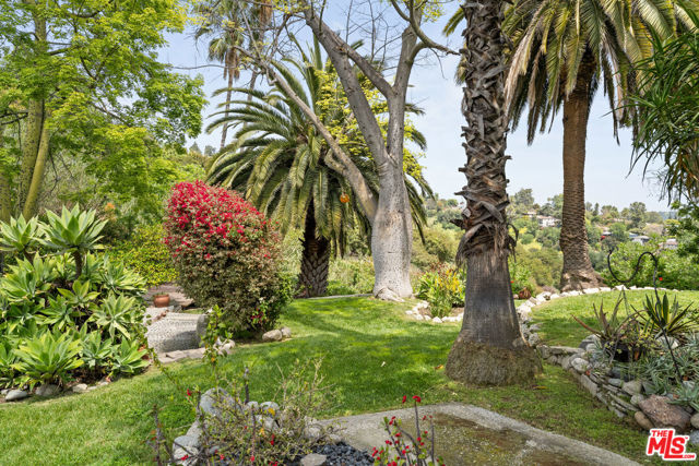 955 W Avenue 37, Los Angeles CA: https://media.crmls.org/mediaz/0cba44cc-ff0f-423e-9025-75dc8bbec825.jpg