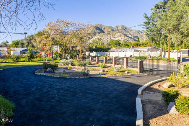 Detail Gallery Image 5 of 51 For 13615 Herrick Ave, Sylmar,  CA 91342 - 4 Beds | 3 Baths