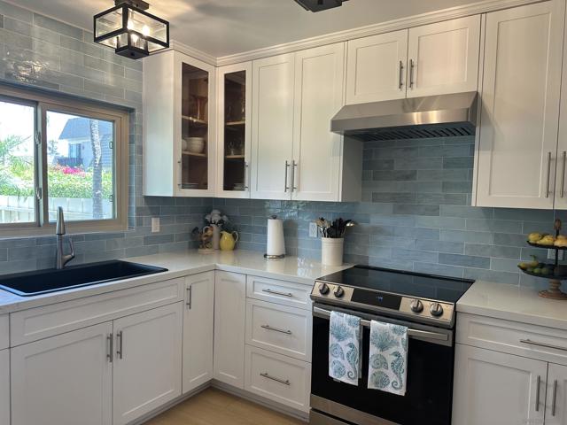 4116 Loma Riviera Ln, San Diego CA: https://media.crmls.org/mediaz/0cba9a51-d6c0-4938-ae7f-5e0fba37aa61.jpg