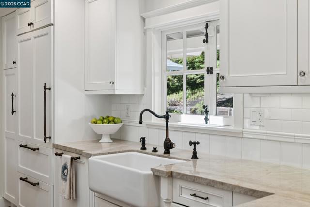 645 Los Palos Dr, Lafayette CA: https://media.crmls.org/mediaz/0cbaf466-5e9f-4be7-81f7-cfee9caf8b7a.jpg