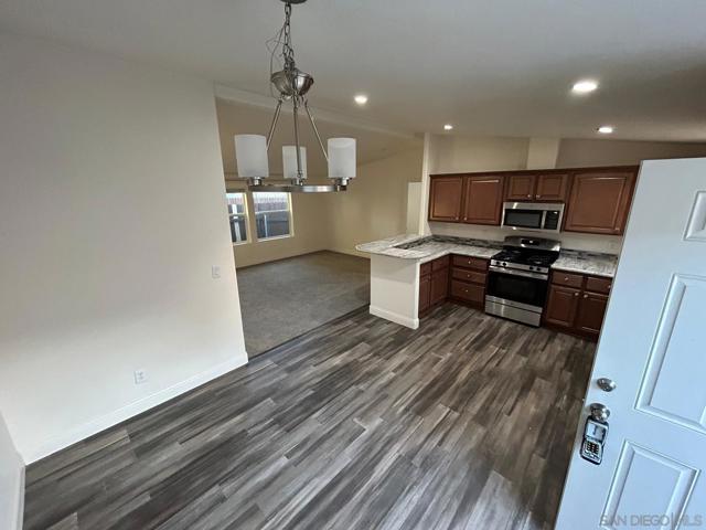 Image 33 of 59 For 8975 Lamar St