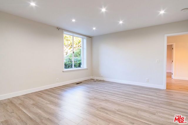 619 N RODEO Drive, Beverly Hills CA: https://media.crmls.org/mediaz/0cbb5492-aa62-4bba-9309-18e9ae45ee87.jpg
