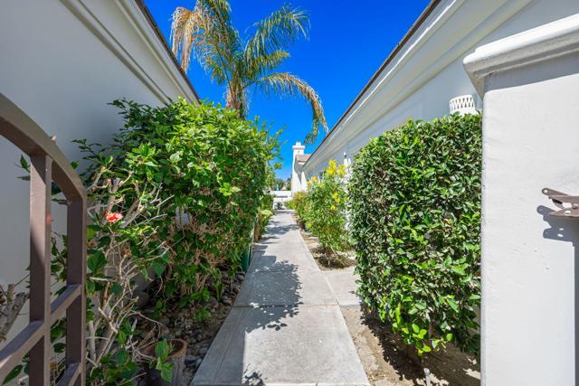 54580 Tanglewood, La Quinta CA: https://media.crmls.org/mediaz/0cbbeb4c-60c5-4e07-b93d-eb64886c0859.jpg