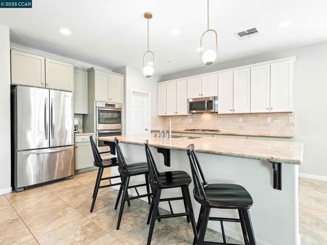 2433 Sanders Ln, Fairfield CA: https://media.crmls.org/mediaz/0cbc8bd6-1419-489c-b0bf-b595b8bea246.jpg