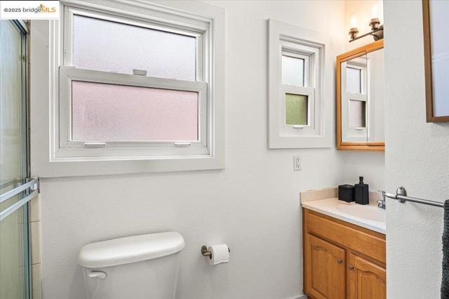 3058 Berlin Way, Oakland CA: https://media.crmls.org/mediaz/0cbcc110-90cc-401f-bf15-6e12b10d7e8f.jpg