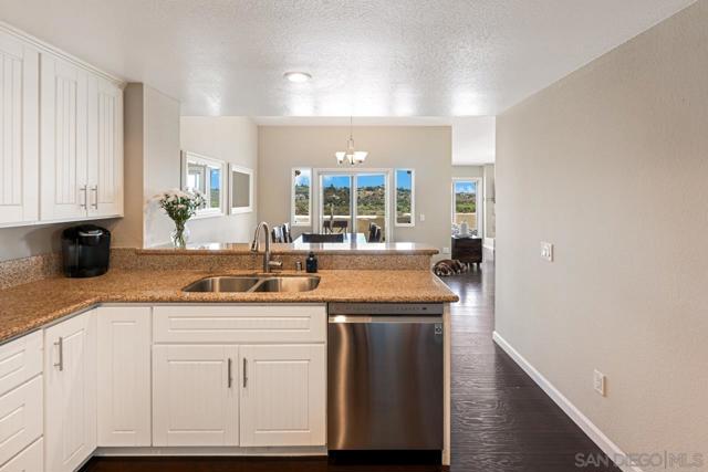 701 Fino Glen, Escondido CA: https://media.crmls.org/mediaz/0cbced49-fe2b-4f9b-8bce-c083fa324e0c.jpg