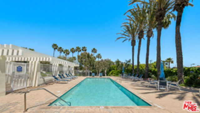 6465 Zuma View Place, Malibu CA: https://media.crmls.org/mediaz/0cbd0d30-9fc0-4b72-8248-ad5e505830a8.jpg
