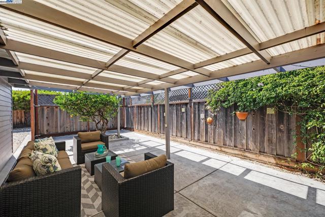 17473 Via Alamitos, San Lorenzo CA: https://media.crmls.org/mediaz/0cbd85e2-3c31-48a7-bdf4-29e00b442213.jpg