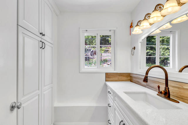 53200 Forest Lake Drive, Idyllwild CA: https://media.crmls.org/mediaz/0cbddfa7-c589-4dde-88a9-0130d9b17e91.jpg