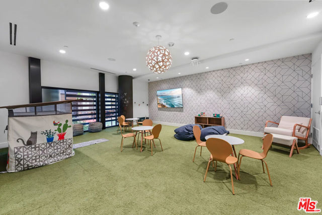 5075 Camino De La Siesta, San Diego CA: https://media.crmls.org/mediaz/0cbe5809-022a-4808-9ccc-141bba2e2c21.jpg
