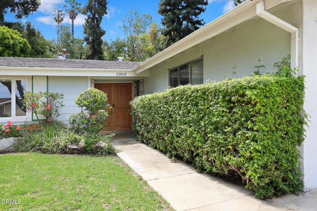 Detail Gallery Image 2 of 31 For 20618 Tiara St, Woodland Hills,  CA 91367 - 4 Beds | 2 Baths