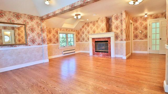 200 Iris Way, Palo Alto CA: https://media.crmls.org/mediaz/0cbef949-3598-4fc4-a9c8-ad4a925949d9.jpg
