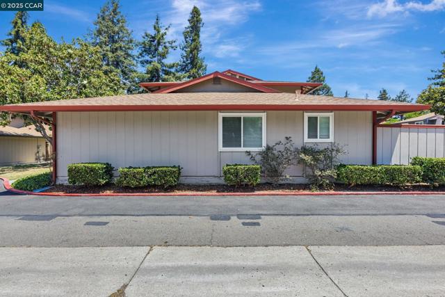 3797 Oxford Cmn, Fremont CA: https://media.crmls.org/mediaz/0cbf4802-898d-411d-831f-bc8eb4073feb.jpg