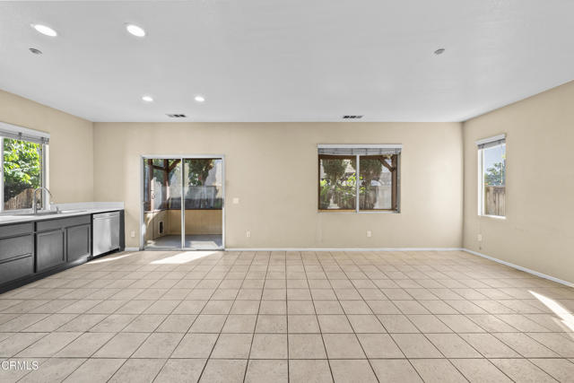 Detail Gallery Image 6 of 41 For 1930 Ribera Dr, Oxnard,  CA 93030 - 5 Beds | 3 Baths