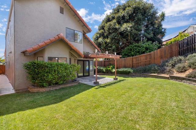 2818 Forest View Way, Carlsbad CA: https://media.crmls.org/mediaz/0cc0acdf-c929-4d85-ad77-9406a3c1d6fa.jpg