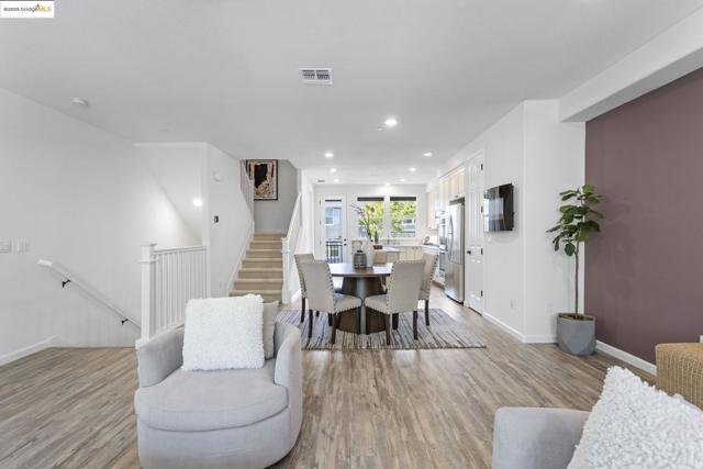 7129 Calistoga Ln, Dublin CA: https://media.crmls.org/mediaz/0cc114f4-3913-42bd-bc88-d01d15c6a0d1.jpg