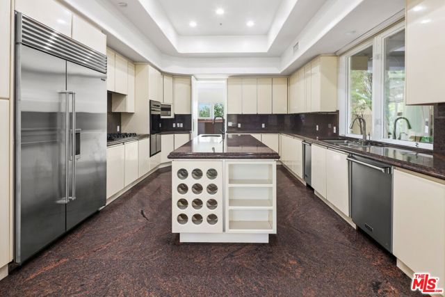 2470 Venus Drive, Los Angeles CA: https://media.crmls.org/mediaz/0cc13cbb-9deb-4ec7-95f7-d1af23c6032f.jpg
